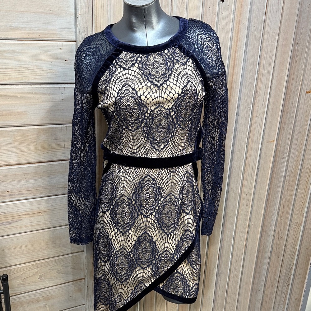 Missguided Navy and Cream Lace Long Sleeve Dress